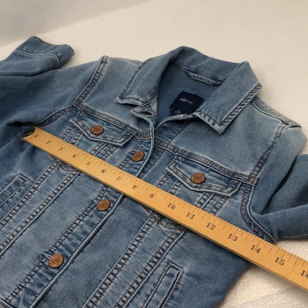 GAP Kids Classic Faded Blue Jean Jacket Size Medium (8-9)